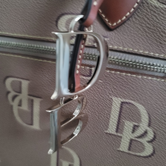 (NWT) Dooney and Bourke large tote with wallet and 24k gold plated DB hardware - Picture 3 of 16